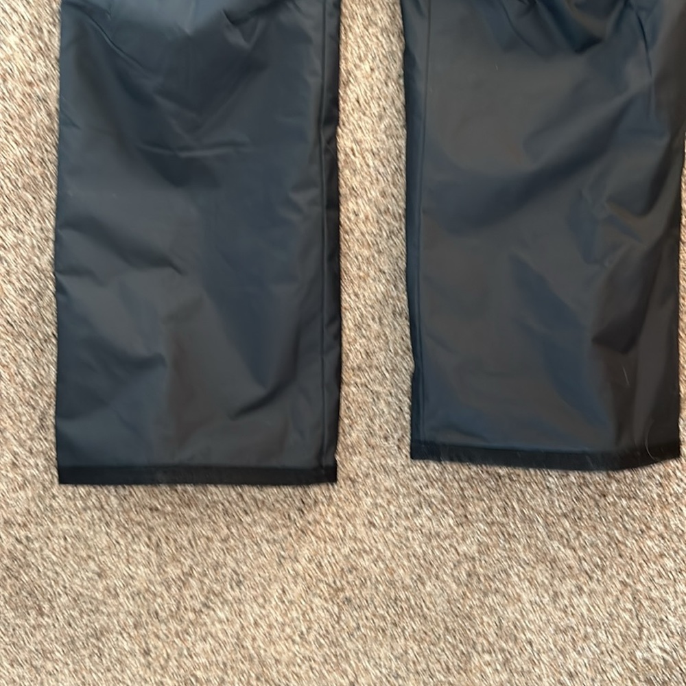 Obermeyer women’s ski pants. - Picture 4 of 11